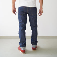 Lade das Bild in den Galerie-Viewer, MEN LOOSE FIT STRAIGHT - 13.0 OZ. ORGANIC SELVAGE DENIM