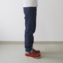 Lade das Bild in den Galerie-Viewer, MEN LOOSE FIT STRAIGHT - 13.0 OZ. ORGANIC SELVAGE DENIM