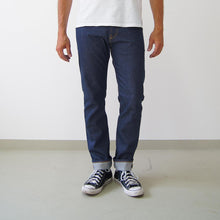 Lade das Bild in den Galerie-Viewer, MEN REGULAR FIT TAPERED - 13.0 OZ. ORGANIC SELVAGE DENIM