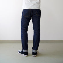 Lade das Bild in den Galerie-Viewer, MEN REGULAR FIT TAPERED - 13.0 OZ. ORGANIC SELVAGE DENIM