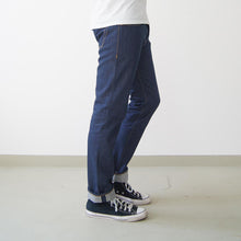 Lade das Bild in den Galerie-Viewer, MEN REGULAR FIT TAPERED - 13.0 OZ. ORGANIC SELVAGE DENIM