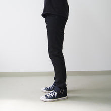 Lade das Bild in den Galerie-Viewer, MEN SLIM FIT STRAIGHT - 13 OZ. BLACK SELVAGE DENIM