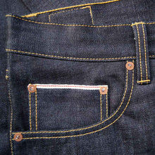 Lade das Bild in den Galerie-Viewer, Raw Selvedge Denim an Münztasche washer rivets raw copper Details.