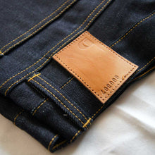 Lade das Bild in den Galerie-Viewer, MEN LOOSE FIT STRAIGHT - 13.5 OZ. DARK SELVAGE DENIM