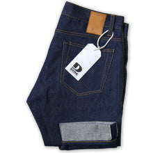 Lade das Bild in den Galerie-Viewer, MEN REGULAR FIT TAPERED - 13.0 OZ. ORGANIC SELVAGE DENIM