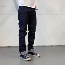 Lade das Bild in den Galerie-Viewer, MEN REGULAR FIT TAPERED - 15.0 OZ. ORGANIC SELVAGE DENIM
